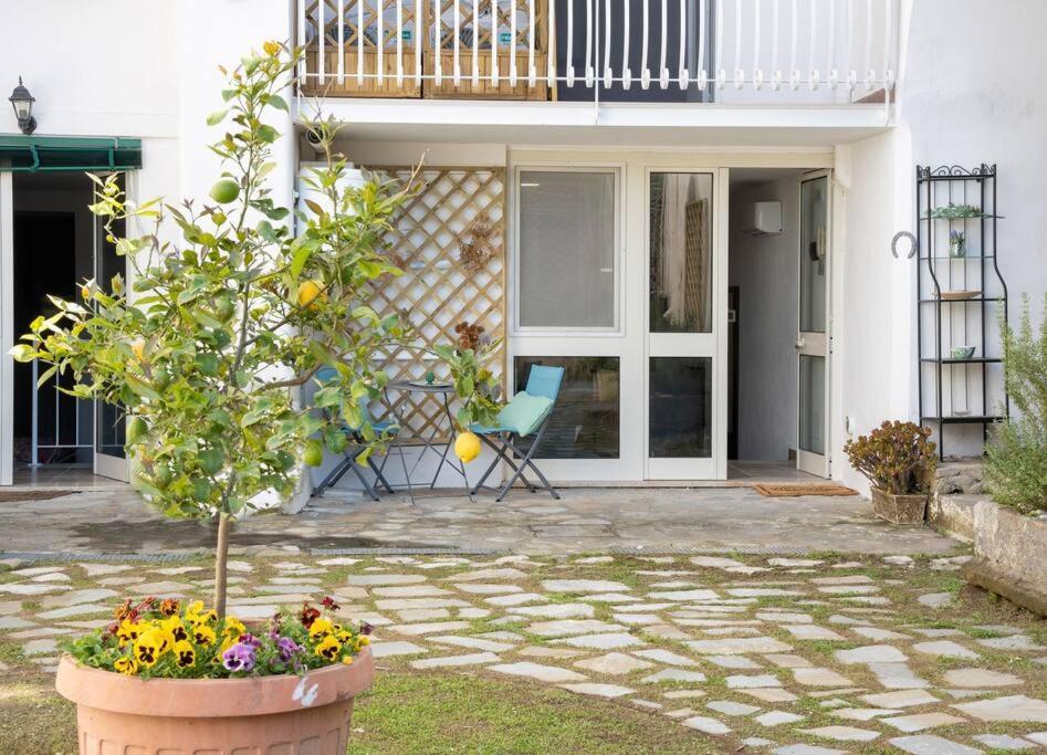 L'Ape Regina Villa มัสซาลูเบรนเซ ภายนอก รูปภาพ